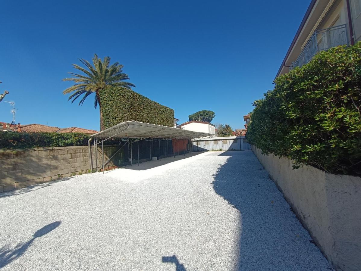 Le Palme 98 "Casa Vacanze" Lido di Camaiore Eksteriør billede