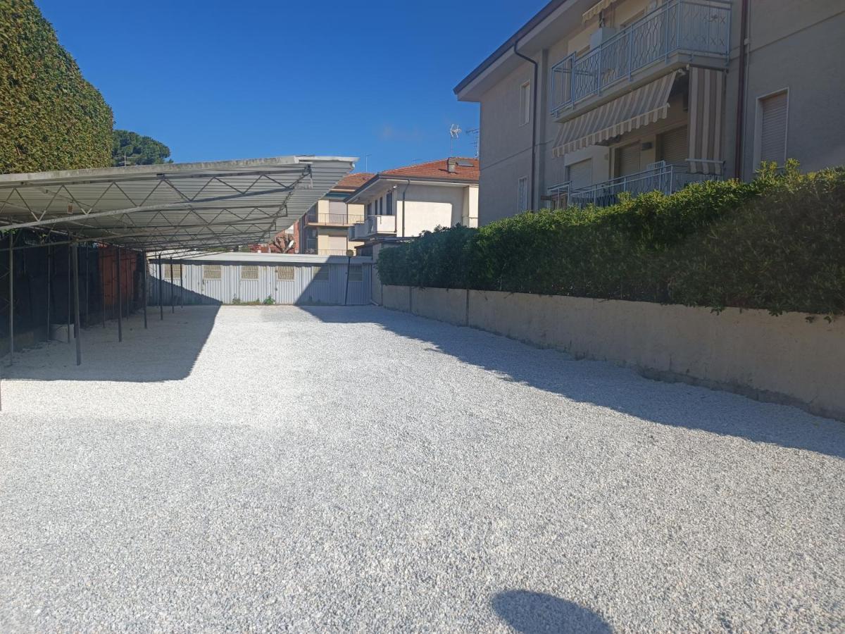 Le Palme 98 "Casa Vacanze" Lido di Camaiore Eksteriør billede